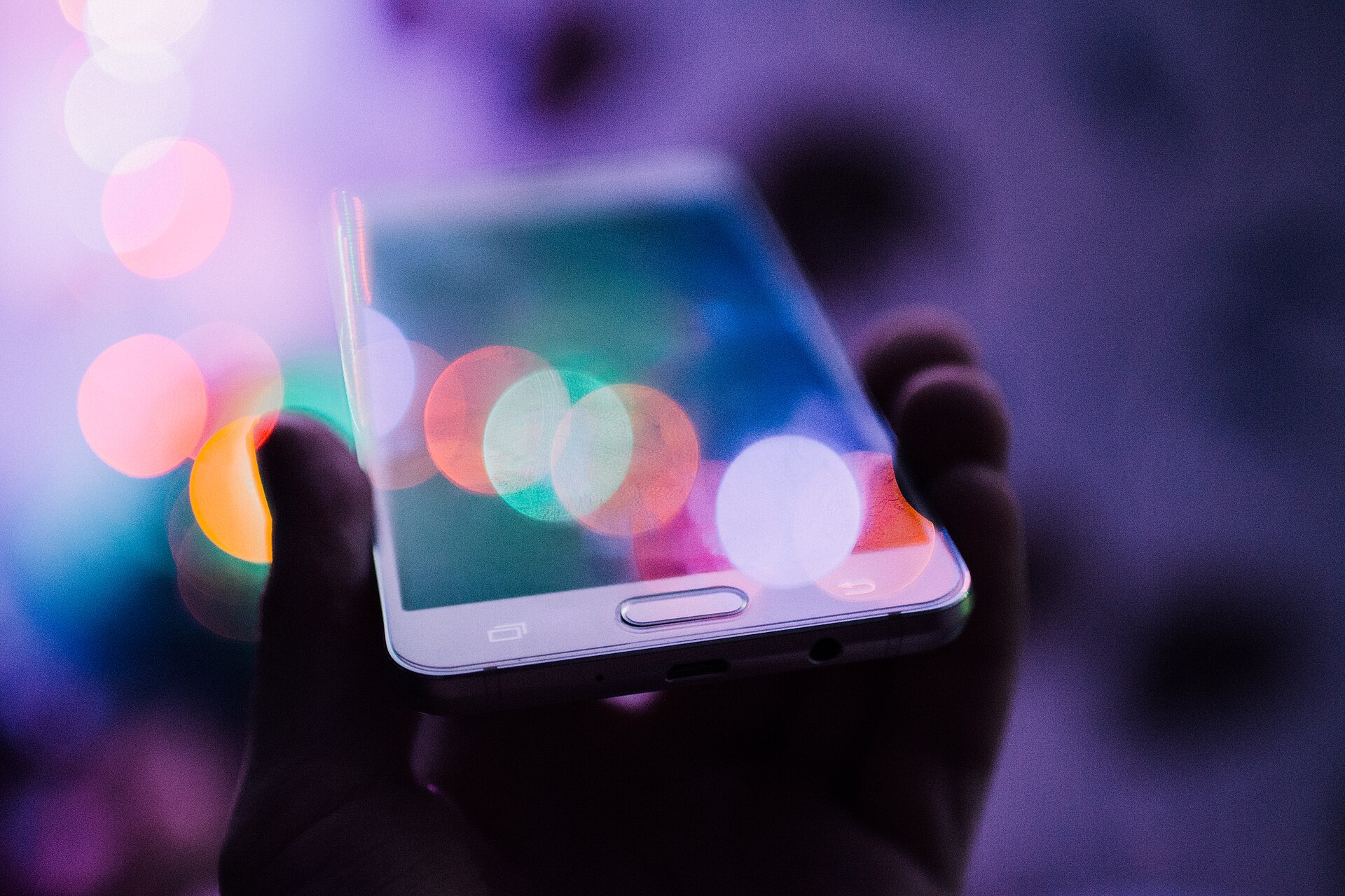 Điện thoại dùng để đăng ký khoản vay online lãi suất thấp